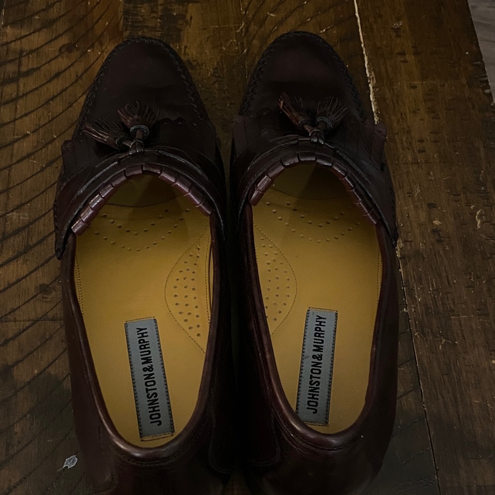Johnston & Murphy Dark Brown Tassel Loafers - like new